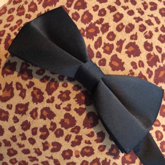 NWOT formal matte black bowtie, pre-tied - Picture 2 of 16